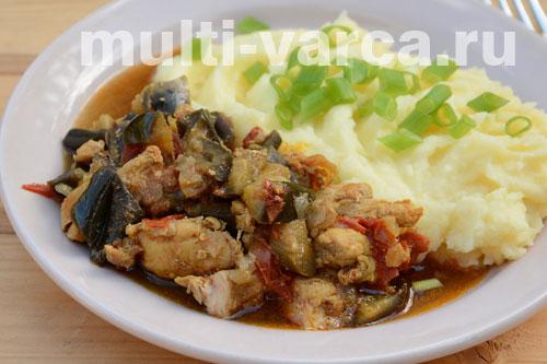 Курица с баклажанами и помидорами в мультиварке