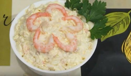 Самые популярные рецепты салатов с кальмаром. Самый вкусный салат с кальмарами и креветками