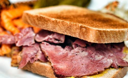 Свинина вместо колбасы рецепт. Мясо для бутербродов. 3 рецепта дешевле колбасы