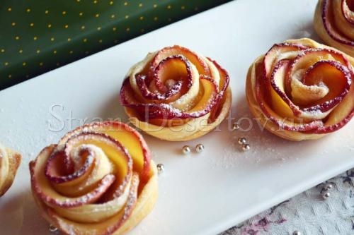 Слойки с яблоками розочки. Булочки розочки с яблоками из слоеного дрожжевого теста