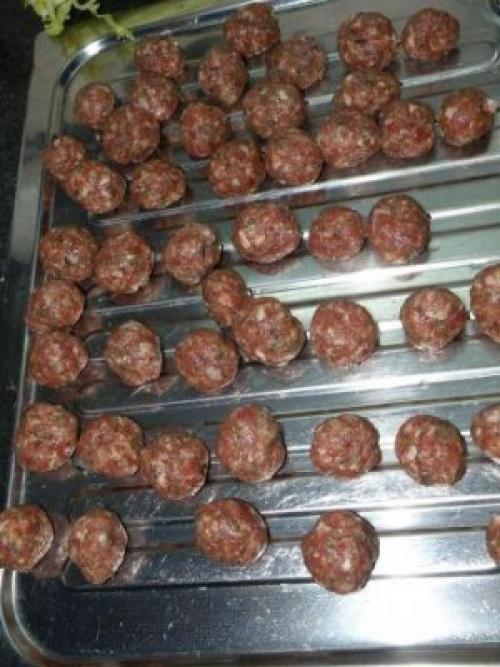 Тефтели в томатном соусе под сыром от Джейми Оливера