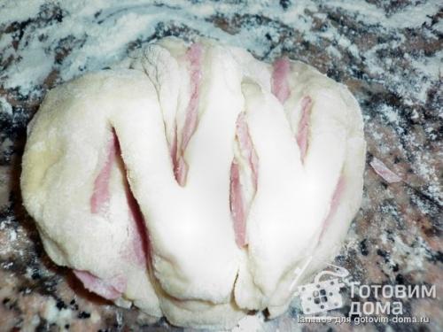 Горячие булочки ищут толстую колбаску. Булочки с колбасой