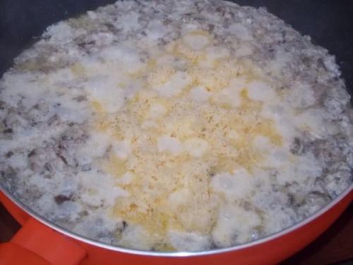 Перловка с грибами в сливочном соусе. Перловка с грибным соусом