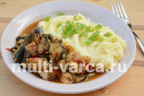 Курица с баклажанами и помидорами в мультиварке