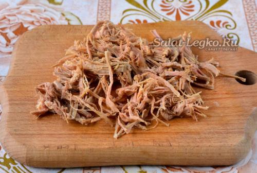 Салат "Принцесса" с говядиной и черносливом