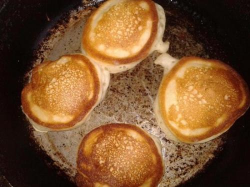 Оладьи на кефире с яблоками без яиц. Завтракаем в кругу семьи