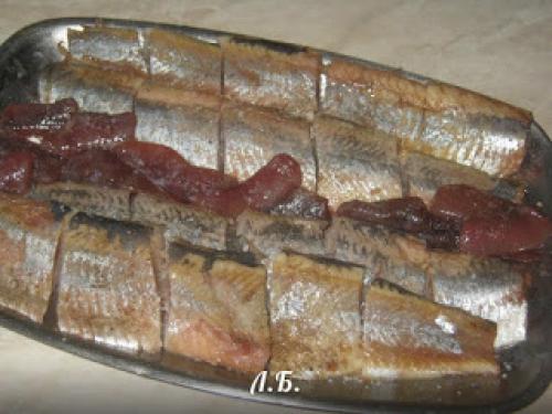 Сельдь в духовке с морковью. Сельдь запеченная в духовке с овощами