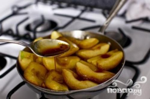 Пирог перевертыш с карамелизированными яблоками. Перевернутый яблочный пирог с карамелью