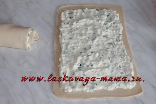 Закусочный пирог из слоеного теста. Закусочный пирог с сыром