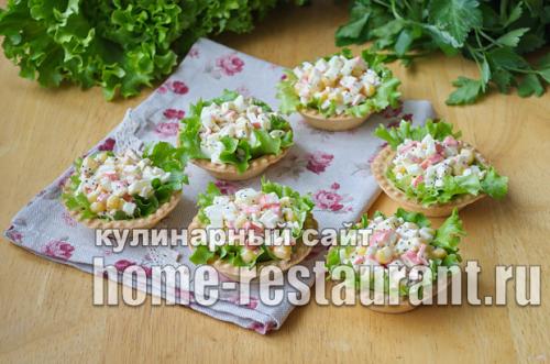 Тарталетки с крабовыми палочками и икрой. 