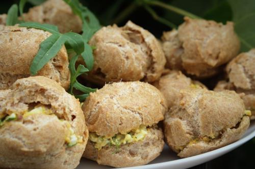 Профитроли с консервой. Профитроли с рыбным паштетом