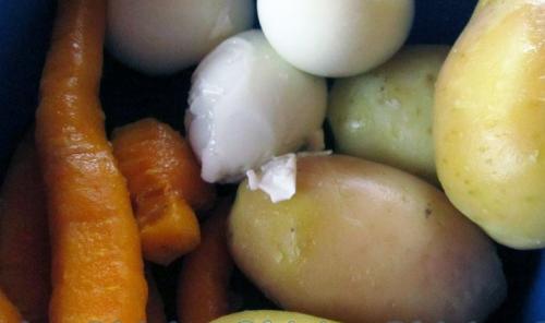 Салат с грибами слоями. Слоёный салат с жареными грибами шампиньонами: пошаговый рецепт