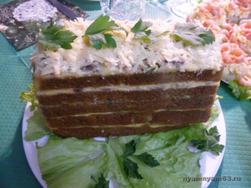Закусочный торт из черного хлеба. Хлебный торт.