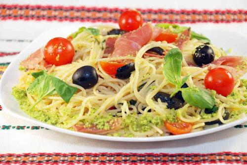 Паста с ветчиной и помидорами. Ингредиенты (на 2 порции)