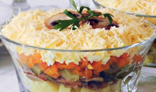 Салат с грибами слоями. Слоёный салат с жареными грибами шампиньонами: пошаговый рецепт