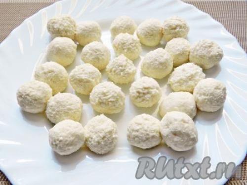 Шоколадный пирог с творожными шариками