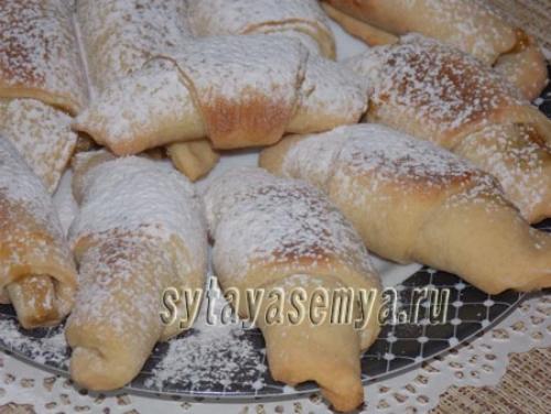 Рогалики тающие во рту на сметане. Рогалики на сметанном тесте