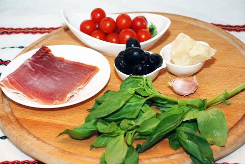 Паста с ветчиной и помидорами. Ингредиенты (на 2 порции)