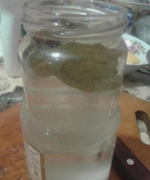 Как солить сельдь в домашних условиях быстро. Как засолить свежую селедку в домашних условиях быстрым способом (всего за 2 часа)