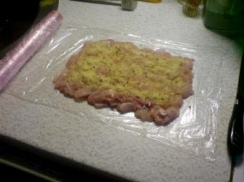 Куриный рулет с желатином в пищевой пленке. Куриный рулет с желатином