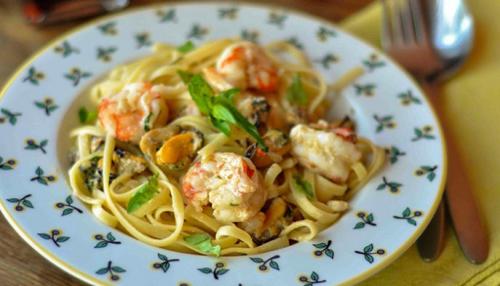 Паста в сливочном соусе. Макароны с морепродуктами