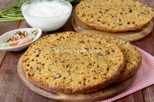 Влажный морковный торт со сметанным кремом. Морковный торт со сметанным кремом