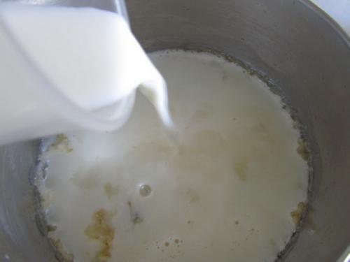 Дрожжевой пирог с карамелизированными яблоками.