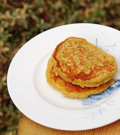 Оладушки на молоке. Дрожжевые пышные оладушки