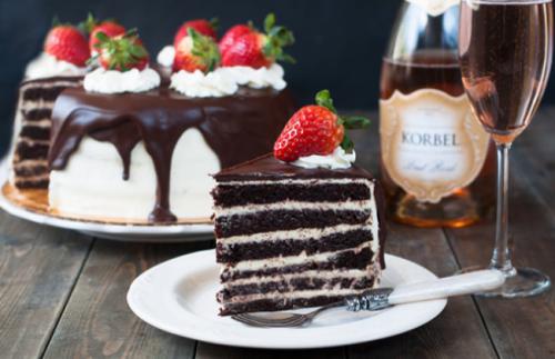 Шоколадный бисквитный торт очень вкусный и простой рецепт. Очень вкусный шоколадный бисквитный торт: рецепт с фото