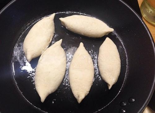 Быстрые жареные пирожки с картошкой