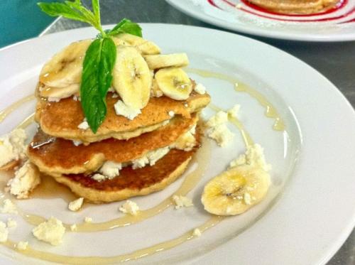 Творожные банановые панкейки: рецепт