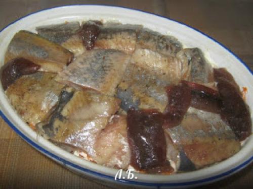 Сельдь в духовке с морковью. Сельдь запеченная в духовке с овощами