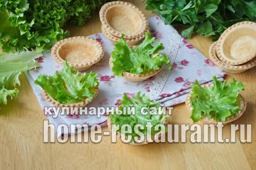 Тарталетки с крабовыми палочками и икрой. 