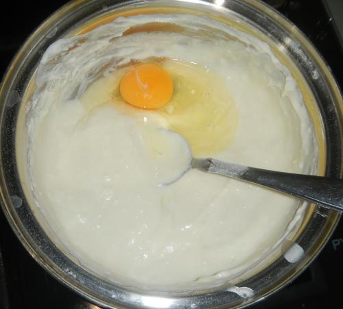 Пышные оладьи на разогретом кефире. Пышные оладьи на горячем кефире с яйцом