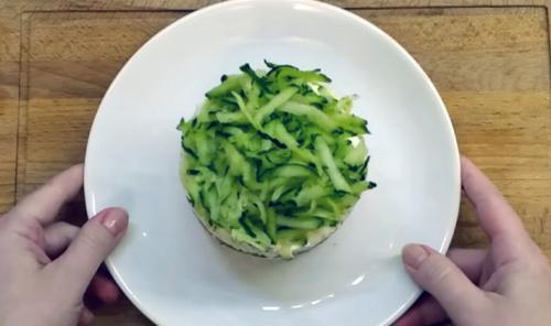 Салат с грибами слоями. Слоёный салат с жареными грибами шампиньонами: пошаговый рецепт