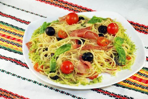 Паста с ветчиной и помидорами. Ингредиенты (на 2 порции)