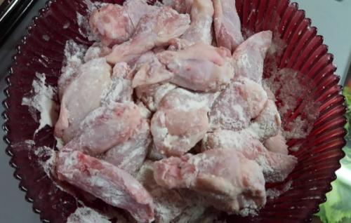 Как приготовить куриные крылышки в духовке с хрустящей корочкой. Как приготовить хрустящие куриные крылышки в духовке