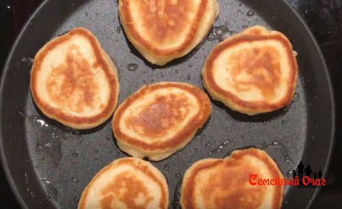 Оладьи на пол литра кефира. Классический рецепт оладьев на кефире.