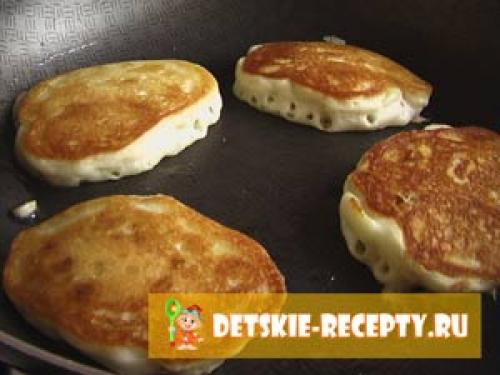 Банановые оладьи для ребенка 1 год. Оладьи пышные для детей (без яиц) с бананом — фото рецепт