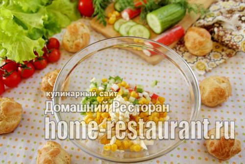 Профитроли с крабовым салатом. Профитроли с крабовыми палочками