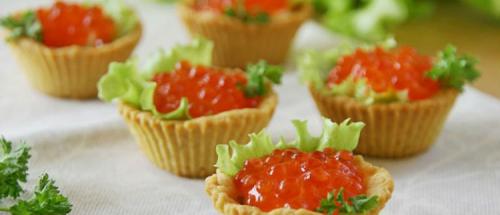 Салат из красной рыбы и икры. Салат с икрой и красной рыбой «Царский» – блюдо для настоящих гурманов