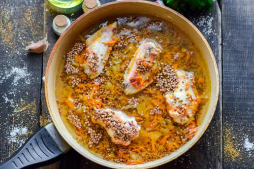 Гречка с курицей на сковороде