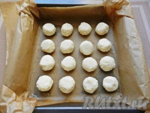 Шоколадный пирог с творожными шариками