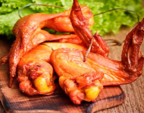 Куриные крылышки в луковой шелухе с жидким дымом. Мясные шедевры жидким дымом