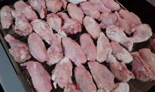 Как приготовить куриные крылышки в духовке с хрустящей корочкой. Как приготовить хрустящие куриные крылышки в духовке