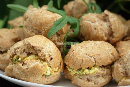 Профитроли с консервой. Профитроли с рыбным паштетом