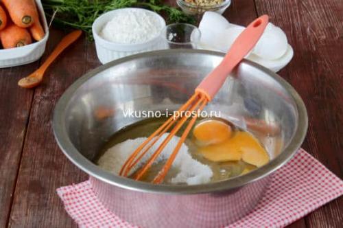 Влажный морковный торт со сметанным кремом. Морковный торт со сметанным кремом