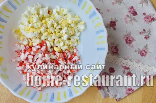 Тарталетки с крабовыми палочками и икрой. 