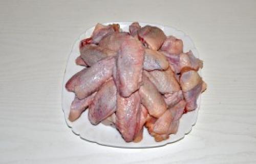 Тушеные куриные крылышки