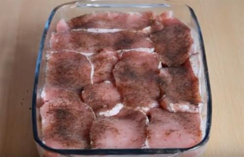 Мясо по-французски из свинины с картофелем, грибами и помидорами в духовке